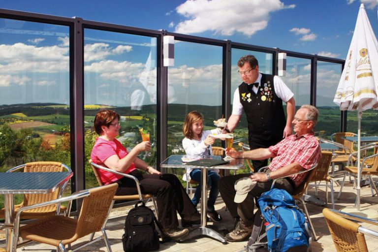 Terrasse am Berggasthaus Schwartenbergbaude