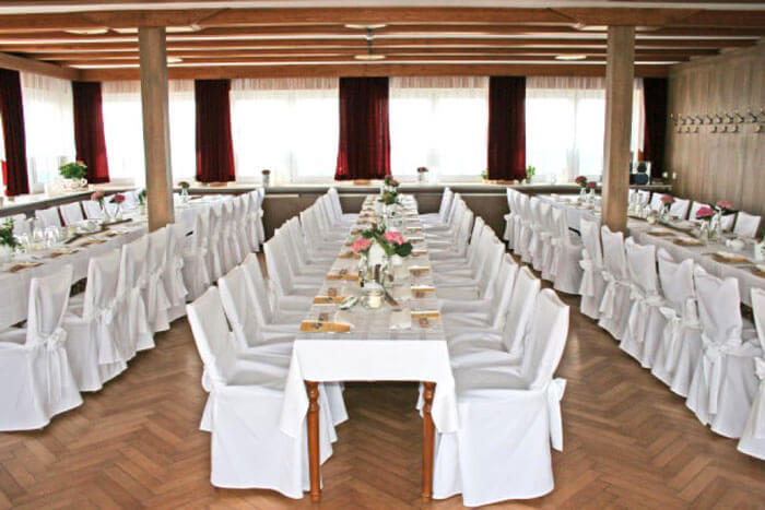 Festsaal mit 110 Plätzen im Berggasthaus Schwartenbergbaude